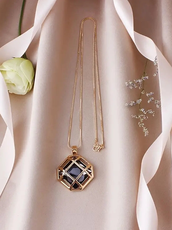 Geometric Pendant Necklace Gold
