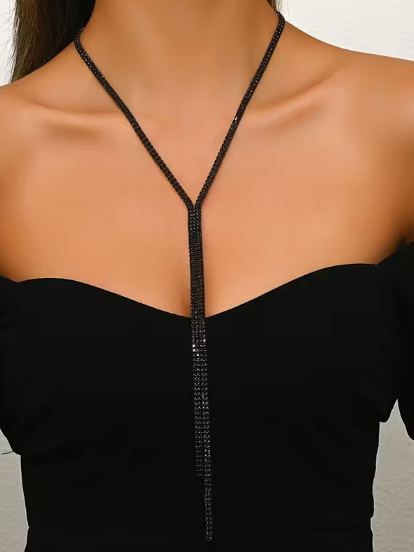 Elegant V-neck Necklace in Black