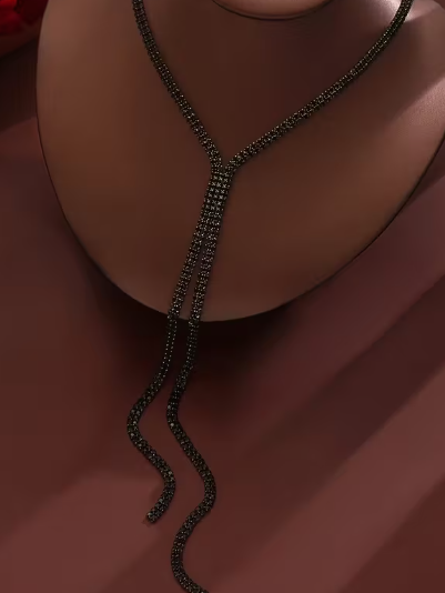 Elegant V-neck Necklace in Black