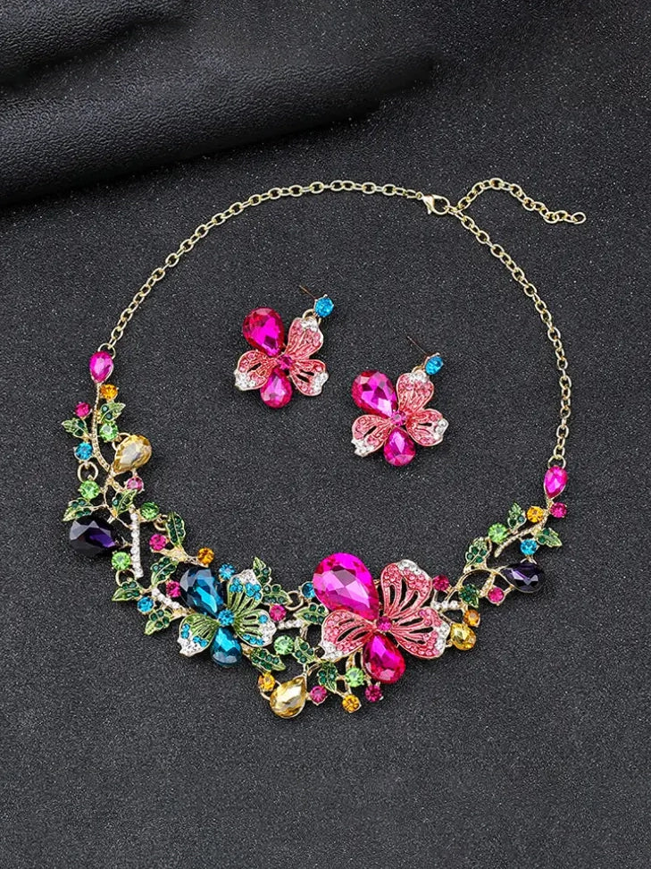 Elaborate Rhinestone Flower Design Necklace Set