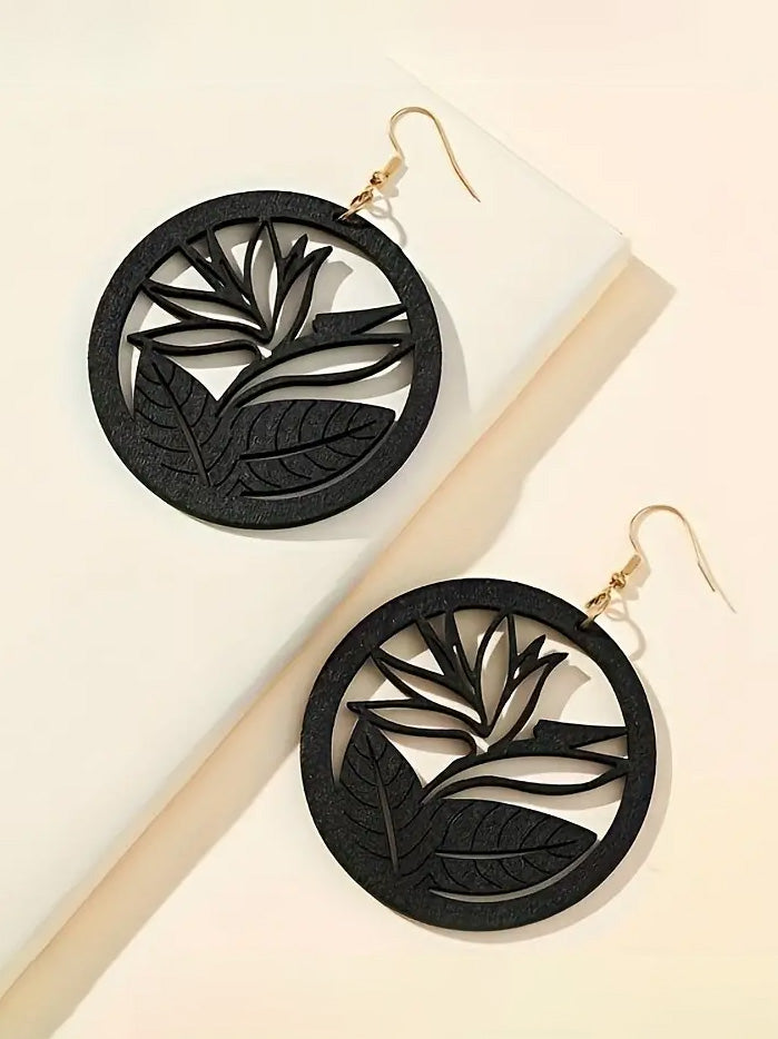 Carved Wooden Pattern Dangle Earrings in Black
