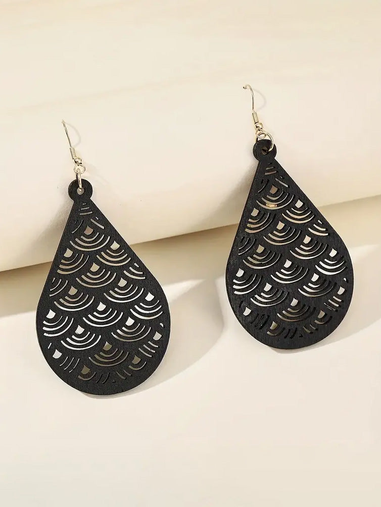 Carved Wooden Pattern Dangle Earrings in Black