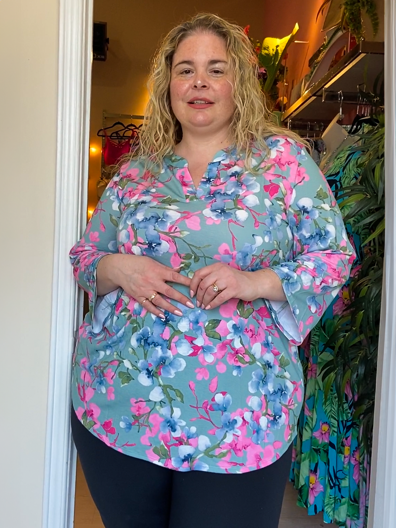 Laura Plus Size Tunic Top in Mint Floral CURVE THEORY