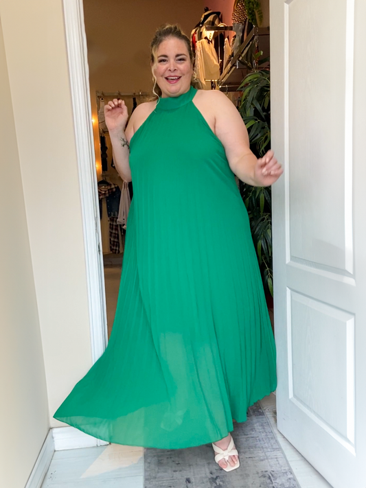 Cincinnati Plus Size Pleated Chiffon Cocktail Dress in Green