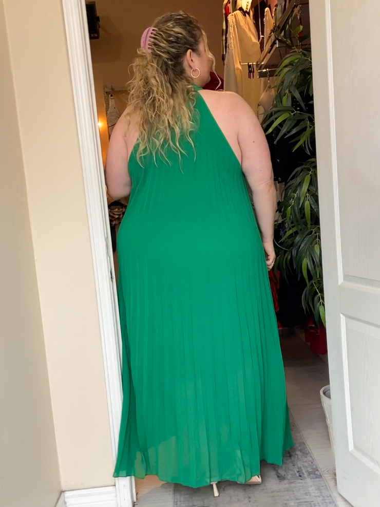 Cincinnati Plus Size Pleated Chiffon Cocktail Dress in Green