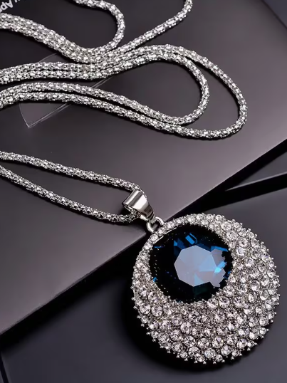 Rhinestone Circle Pendant Necklace | Curve Theory – CURVE THEORY