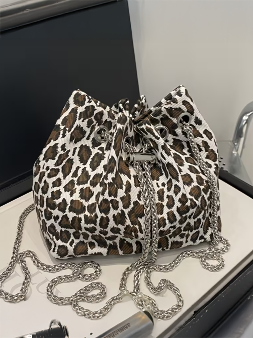 Bucket Bag in Leopard