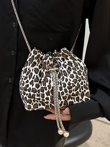 Bucket Bag in Leopard