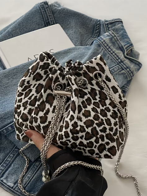 Bucket Bag in Leopard
