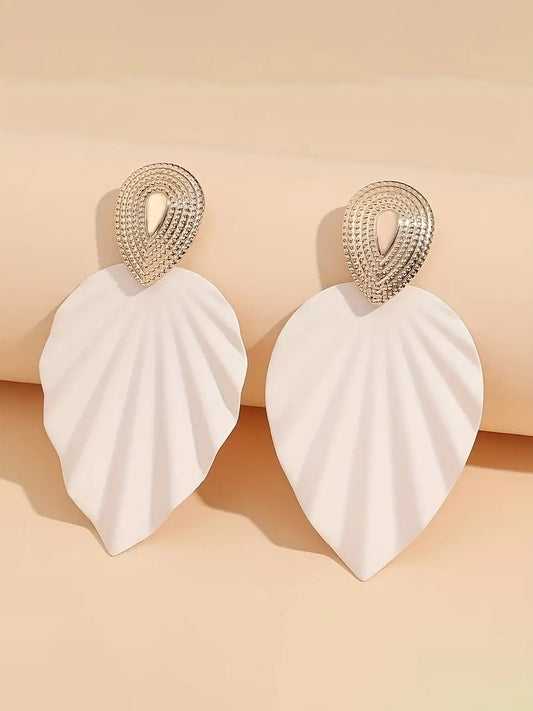 Vintage Leaf Drop Earrings in Ivory