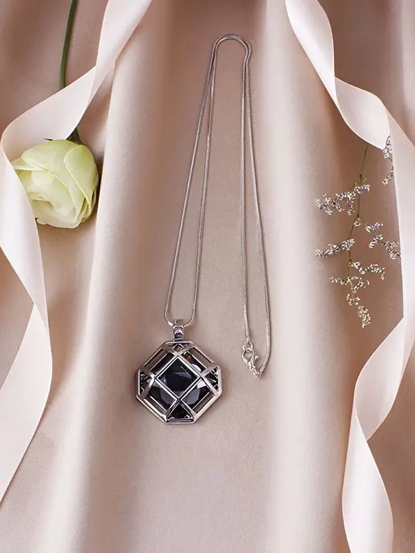 Geometric Pendant Necklace Silver