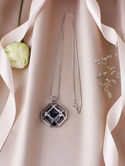 Geometric Pendant Necklace Silver